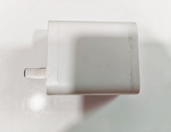 Vivo%2080W%20Flash%20Charger%20is%20a%20powerful%20charging%20solution%20designed%20for%20Vivo%20smartphones.%20This%20charger%20features%20Vivo's%20FlashCharge%20technology,%20which%20enables%20rapid%20charging%20with%20up%20to%2080W%20of%20power%20-%20Image%203
