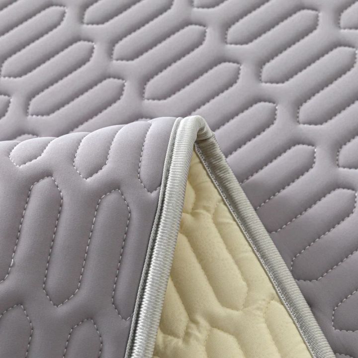 Cooling%20Bed%20Sheet%20Set%20with%20Pillowcases%20Ice%20Silk%20&%20Latex%20Quilted%20Breathable%20Cover%20Solid%20Summer%20Bedding%20Comfort%20&%20Heat%20Resistance%20-%20Image%204