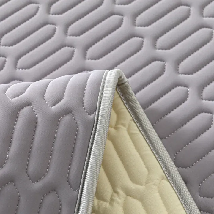 Cooling%20Bed%20Sheet%20Set%20with%20Pillowcases%20Ice%20Silk%20&%20Latex%20Quilted%20Breathable%20Cover%20Solid%20Summer%20Bedding%20Comfort%20&%20Heat%20Resistance%20-%20Image%204