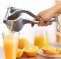 Manual Juicer Hand Juice Press Squeezer Fruit Juicer Extractor Machine. 