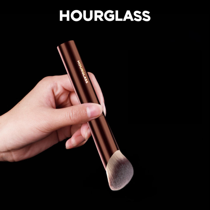 Hourglass%20Makeup%20Brush-%20No.21%20Ambient%20Soft%20Glow%20Foundation%20Brush%20Soft%20Fiber%20Hair%20Fashion%20Design%20Single%20Face%20Brush%20-%20Image%202
