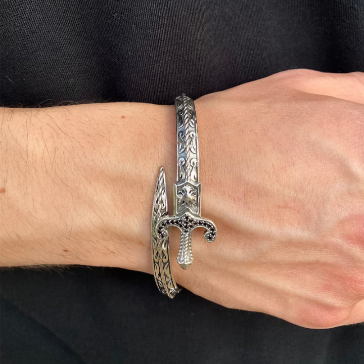 Retro Classic Creative Sword Shaped Bracelets for Men and Women Fashion Personality Exquisite Open Bracelets Party Jewelry 