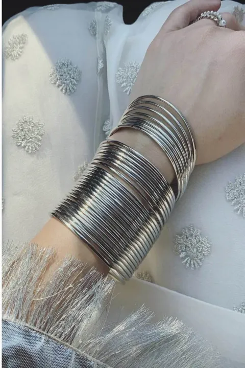 Pack%20of%202%20velvet%20churiyan%20-%20ladies%20bangles%20set%2024%20piece%20of%20velvet%20churiya%204%20piece%20of%20rinestone%20churiya%20luxury%20set%20beat%20for%20wearing%20-%20Image%209