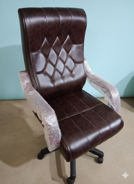 💼 Executive Leather Office Chair - High Back, Quilted Design | Daraz.pk