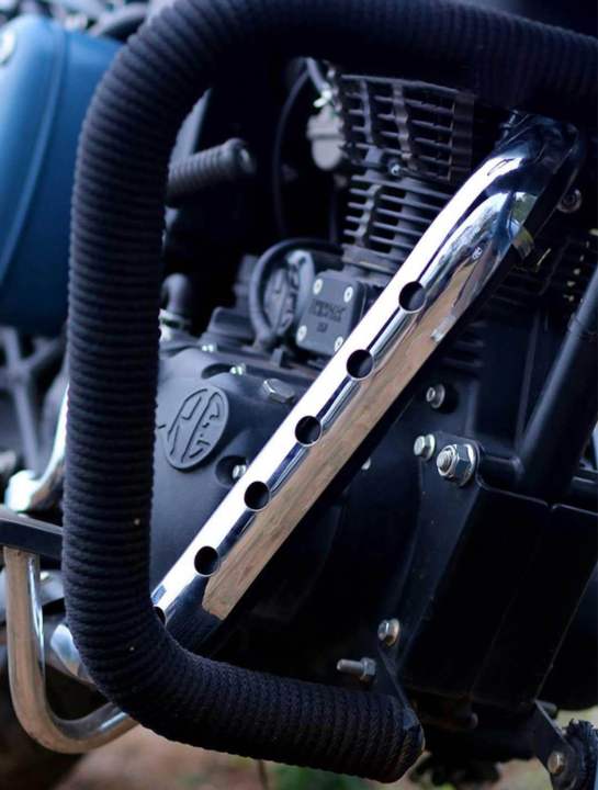 Bullet%20Heat%20Shield%20Cover%20Bend%20Pipe%20for%20RE%20Bullet%20Classic%20350%20Exhaust%20Heat%20Shield%20(Silver)%20-%20Image%204