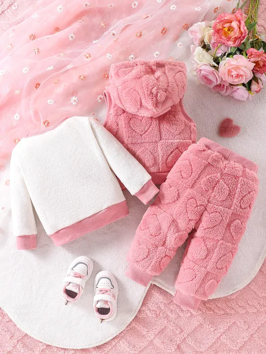 Three%20Piece%20Set%20of%20Fashionable%20and%20Casual%20Jacquard%20Love%20Plush%20Hooded%20Vest%20and%20Love%20Plush%20Top%20and%20Pants%20Set%20for%20Baby%20Girls%20-%20Image%203