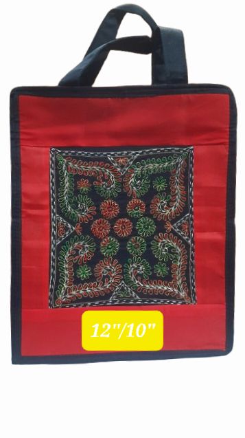 Hand%20made%20lunch%20carry%20bag-%20(%20multicolor)-1pice%20-%20Image%203