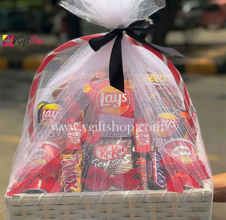 Customized%20Snacks%20Gift%20Hamper%20%E2%80%93%20Red%20Theme%20%7C%20Birthday%20Surprise%20%7C%20Chocolates,%20Chips%20&%20Sweets%20-%20Image%203