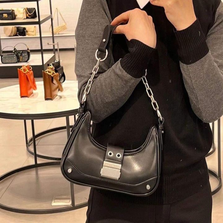 BLACK LEATHER CHAIN BAG