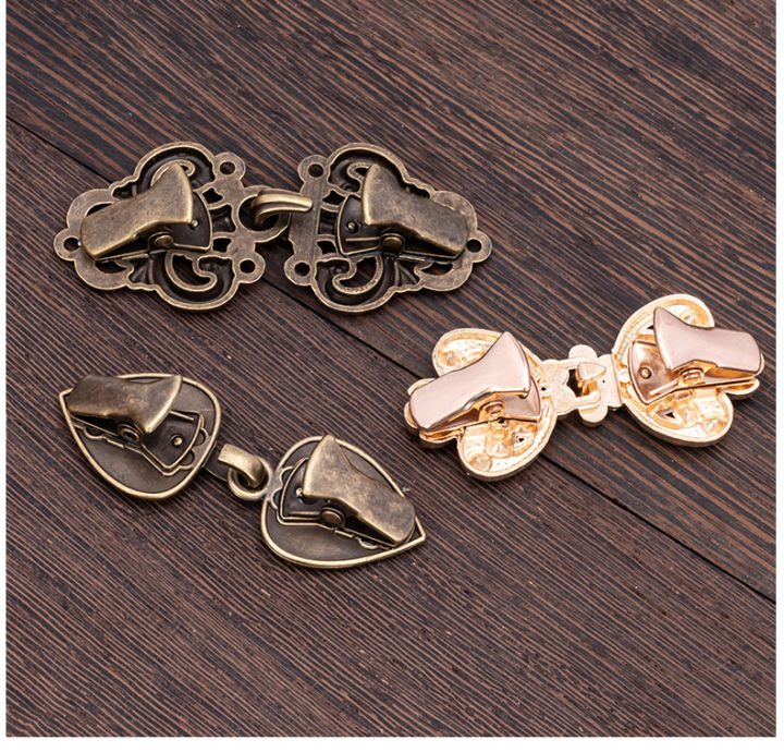 1pc%20Retro%20Plating%20Duckbill%20Buckle%20Clothing%20Decor%20Chain%20Cardigan%20Clip%20Sweater%20Blouse%20Clip%20Clothing%20Decoration%20Brooch%20Pins%20-%20Image%202