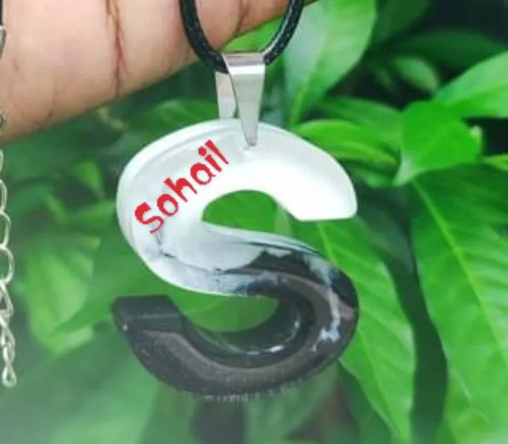 customized%20Alphabet%20keychain,%20with%20your%20name%20on%20it,%20Resin%20art,%20Best%20Gift%20-%20Image%207