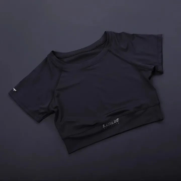 Trendy%20Women's%20Fitness%20Crop%20Top%20-%20Fitted%20Breathable%20Short%20Sleeve,%20Quick-Dry%20Yoga%20Running%20Shirt,%20Summer%20Workout%20Sports%20Tee%20-%20Image%204