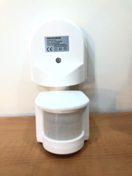 PIR%20Sensor%20Switch,%20Outdoor%20IP65%20Waterproof%20Adjustable%20PIR%20Body%20Motion%20Infrared%20Sensor%20Detector%20Light%20Bulb%20Switch,%20Home%20Lighting%20Switch%20with%20160%C2%B0%20Detection%20Range%20110V-240V(Black)%20-%20Image%202