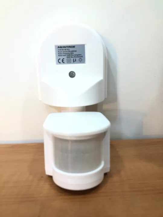 PIR%20Sensor%20Switch,%20Outdoor%20IP65%20Waterproof%20Adjustable%20PIR%20Body%20Motion%20Infrared%20Sensor%20Detector%20Light%20Bulb%20Switch,%20Home%20Lighting%20Switch%20with%20160%C2%B0%20Detection%20Range%20110V-240V(Black)%20-%20Image%202