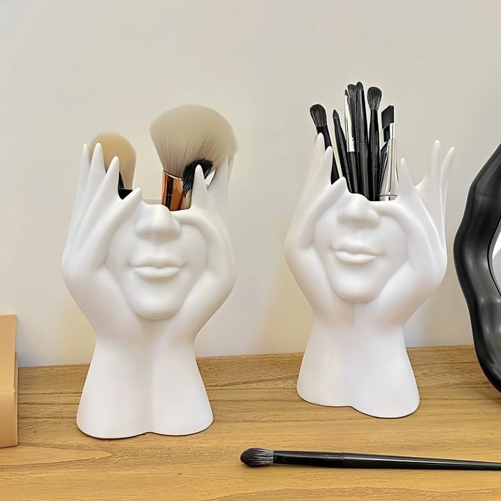 A Creative Face Storage Box – a Desktop Organizer with a Brush Holder for Storing Makeup Brushes Amagi