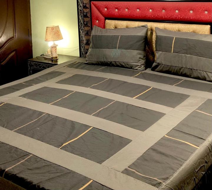 Embroidered%20Patch%20Work%20King%20Size%20BedSheet%20-%20High%20Quality%20-%20Cotton%20Satin%20Double%20Bedsheet%20Embroided%20-%20Ar%20Cart%20-%20Image%207