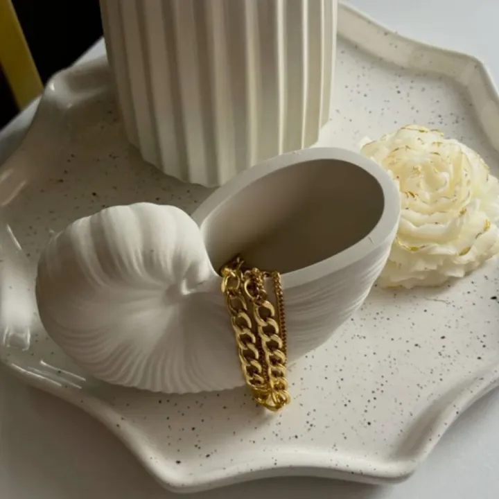 Ferm%20living%20shell%20pot,%20concrete%20shell%20vase,%20handmade%20shell%20vase%20for%20flowers,%20shell%20vase,%20Shell%20candle%20pot%20-%20Image%207