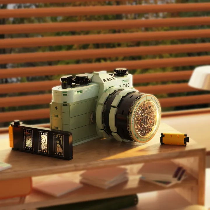 Retro%20building%20block%20camera%20model,%20nostalgic%20telephone,%20creative%20assembly%20toy,%20desktop%20ornament,%20%20-%20Image%205