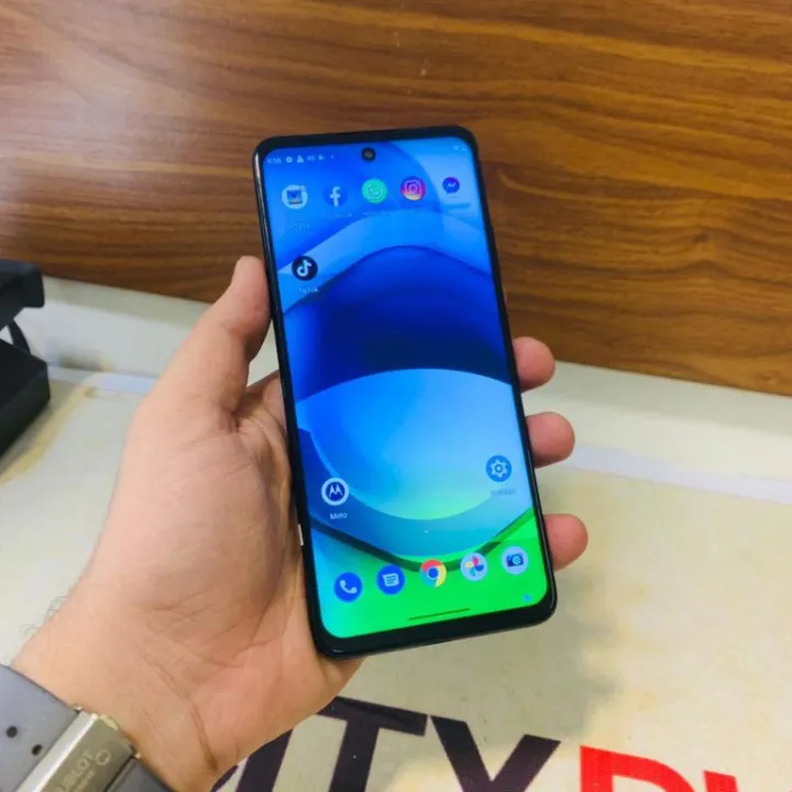 Motorola%20One%20Ace%205G%204/64GB%20%7C%20Single%20Sim%20%7C%20Mobile%20Phone%20-%20Image%202