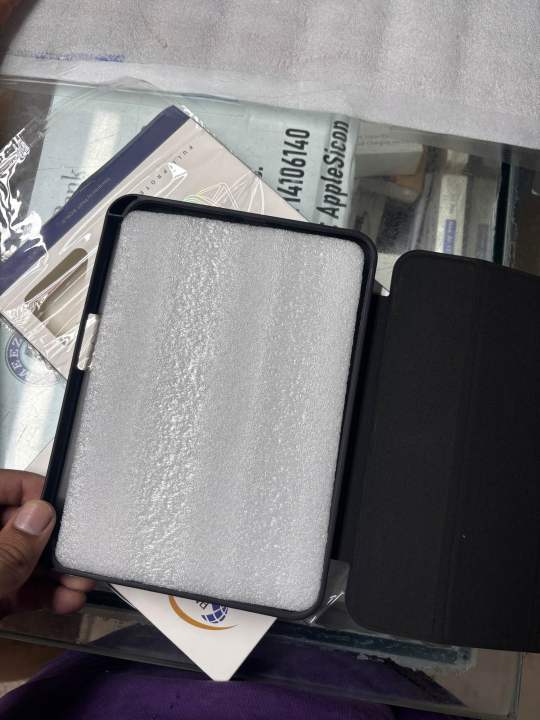 Book%20cover%20for%20iPads%20with%20pen%20holding%20available%20all%20models%20-%20Image%202