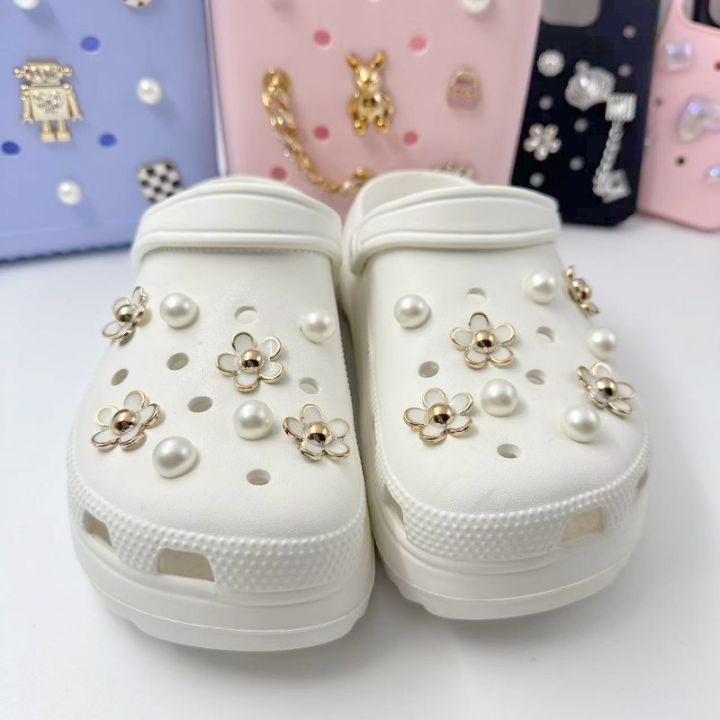 18PCS%20Fashion%20Shoe%20Charms%20Set%20Accessories%20Hole%20Shoe%20Buckle%20Summer%20Daisy%20Pearl%20White%20Flower%20DIY%20Shoes%20Decorations%20-%20Image%204