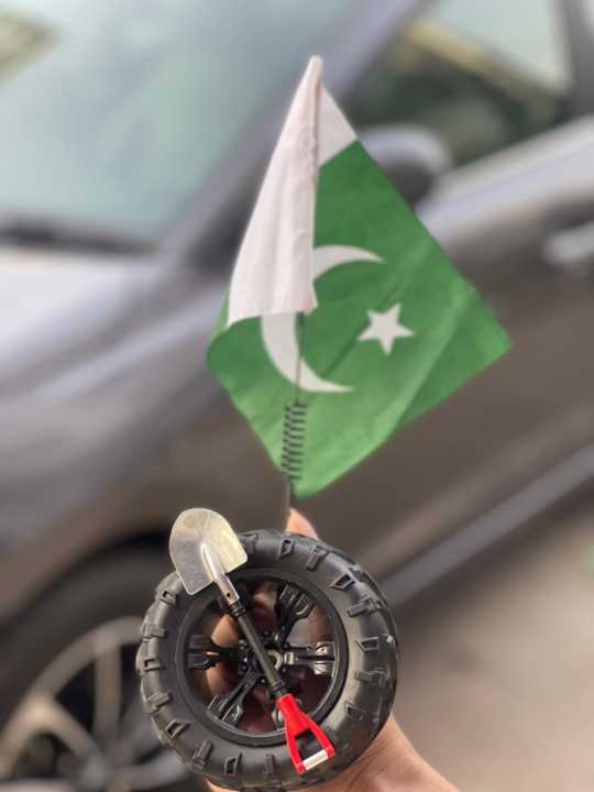 Pakistan%20Flag%20with%20Car%20Tyre%20Antenna%20-%20Image%208