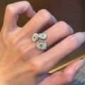 Light luxury retro brushed three daisy ring Couple style charm sun flower rings for women banquet jewelry gift. 