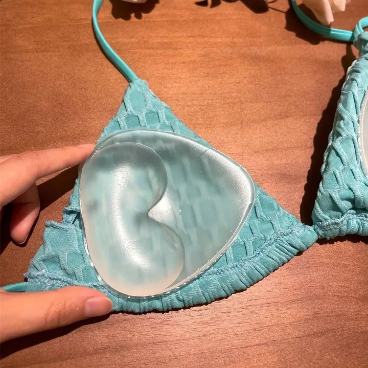 1%20Pair%20of%20Invisible%20Bikini%20Self-Adhesive%20Thickened%20Waterproof%20Bra%20Pads,%20Cute%20Strapless%20Triangle%20Silicone%20Breast%20Pads,%20Lift%20and%20Gather%20Silicone%20Bra%20Inserts%20-%20Image%204
