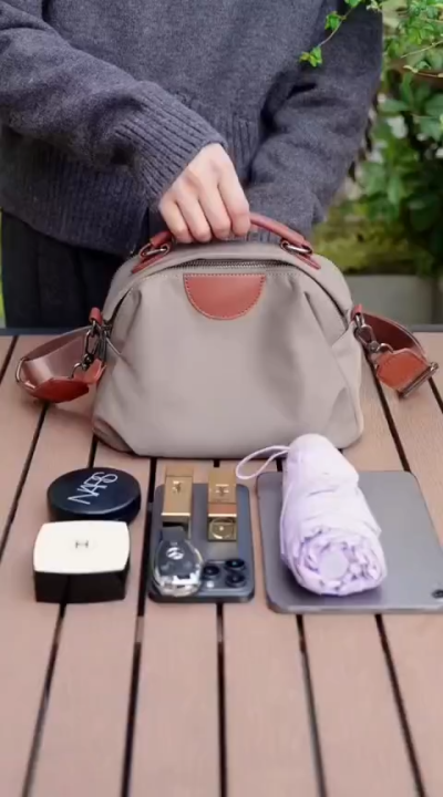 New Portable Nylon Cloth with Cowhide Shoulder Bag