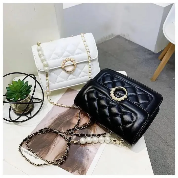 Premium%20Quality%20Diamond%20Lattice%20Chain%20Pearl%20Women's%20Shoulder%20Bag%20-%20Bag%20-%20Image%203