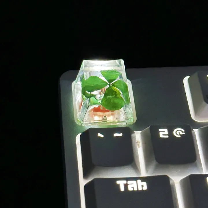 Genuine%20Four-leaf%20Clover%20Resin%20Cross-axis%20Mechanical%20Keyboard%20key%20caps%20-%20Image%208