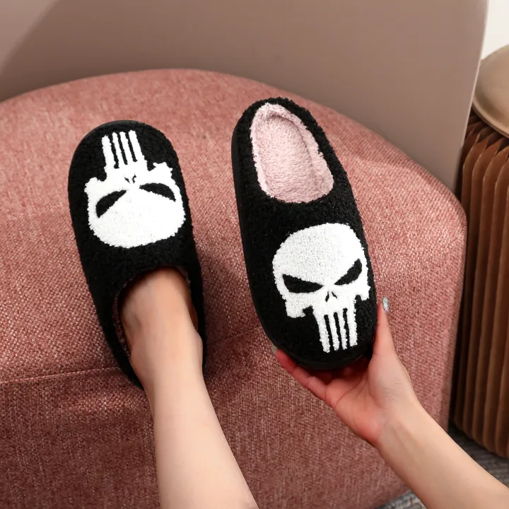 Punisher%20Skull%20Pattern%20Fashion%20Embroider%20Plush%20Home%20Thick-Soled%20Comfortable%20Woolen%20Cotton%20Slippers%20Personalized%20Warm%20Non-Slip%20Indoor%20Slippers%20for%20Men%20and%20Women%20Can%20Wear%20Halloween%20Christmas%20Gifts%20-%20Image%204
