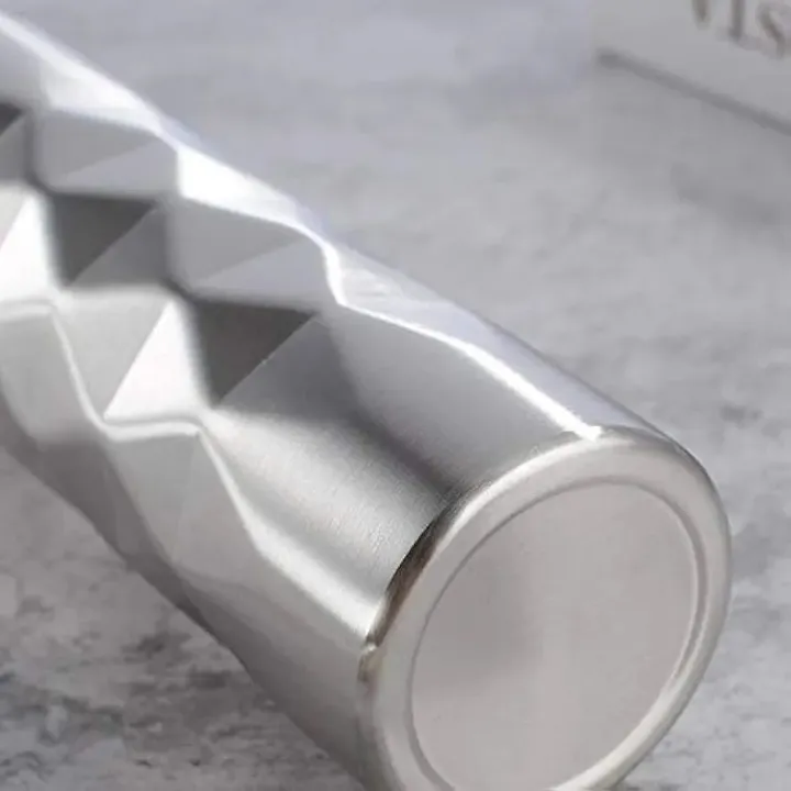stainless%20steel%20water%20bottle%20with%20a%20rhombus%20design,1000Ml%20Single-Wall%20Stainless%20Steel%20Water%20Bottle%20Gym%20Sport%20Bottles%20Portable%20Beer%20Drink%20Bottle-1000ml%20-%20Image%203