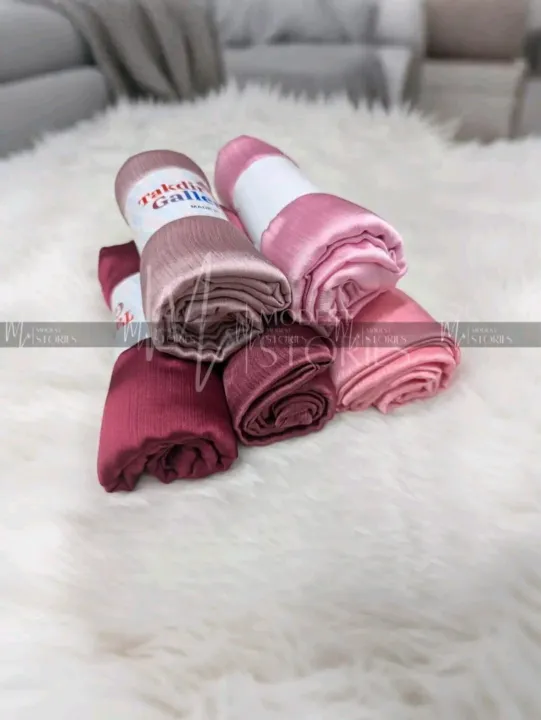 Zoom%20Hijab%20Mona%20Silk%20Hijab%20-%20Image%204