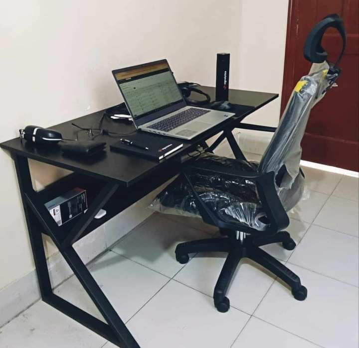 Gaming%20table%20-%20Image%203