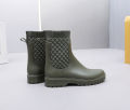 1 Pair of Women's Short Chelsea Rain Boots, Fashionable U-Shaped Fly-Knit Rain Boots, Pvc Non-Slip Waterproof Shoes.
