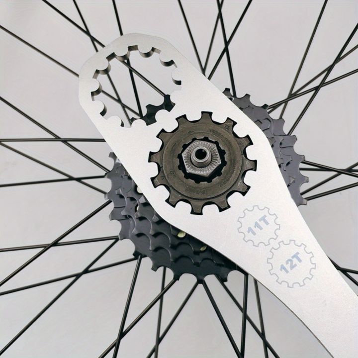 Bicycle%20Gear%20Freewheel%20Removal%20Tool%20-%20Adjustable%20Sprocket%20and%20Freewheel%20Wrench%20with%20Ergonomic%20Handle,%20Made%20of%20Stainless%20Steel%20-%20Image%203