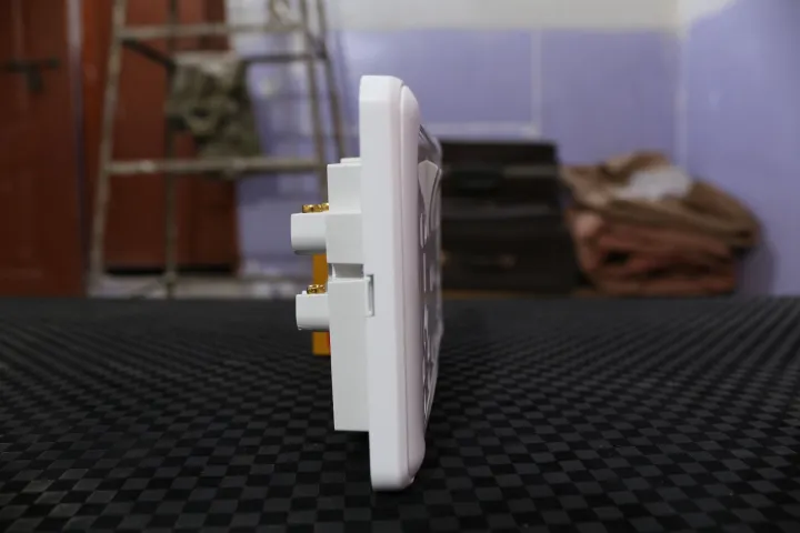 Double%20Light%20Plug%205%20in%201%20socket%20universal%20Multi%20functional%20socket%20maximum%20current%2010%20Amp%20220%20Volt%20AC.%20-%20Image%203