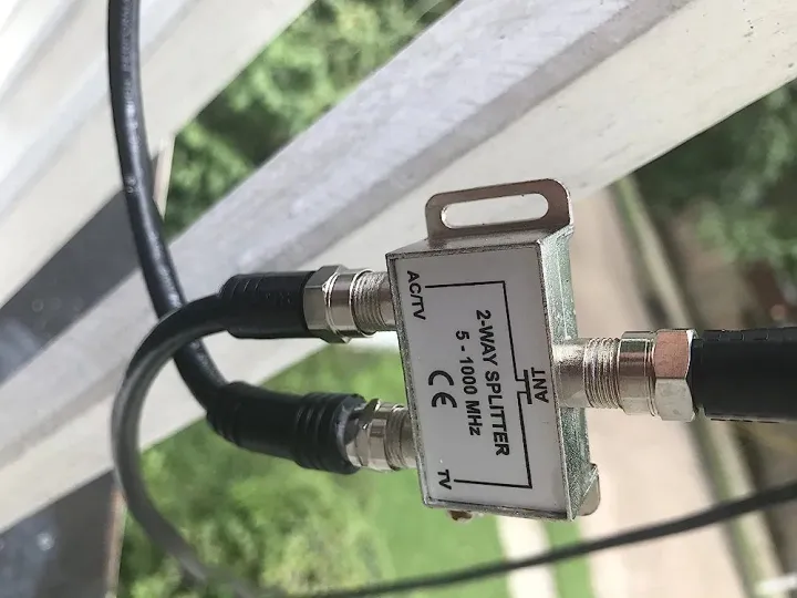 %C2%A02-Way%20Coaxial%20Cable%20Splitter%205-2400MHz,%20RG6%20Compatible,%20Work%20with%20Satellite/Cable%20TV%20and%20Internet,%20CATV%20Antenna%20System.%20-%20Image%208