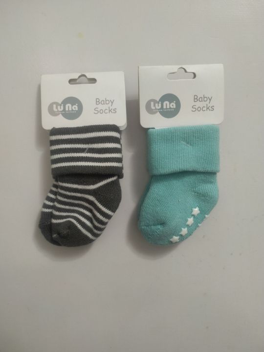 Pack%20of%202%20socks%20for%20newborn%20baby%20-%20Image%202