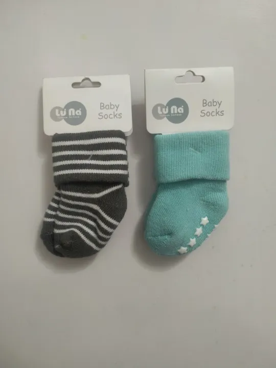 Pack%20of%202%20socks%20for%20newborn%20baby%20-%20Image%202
