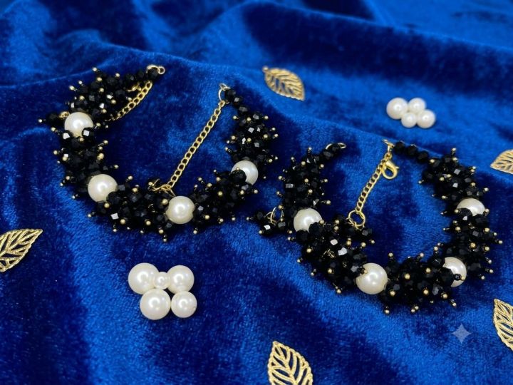 Floral%20jewelry%20set%20%7C%20floral%20Gajra%20%7C%20pearl%20Bracelet%20for%20girls%20$%20Women%20%7C%20Crystal%20bead%20bracelet%20%7C%20Mandhi%20jewelry%20set%20%7C%20HZ%20jewelry%20%7C%201%20piece%20price%20800%20-%20Image%209