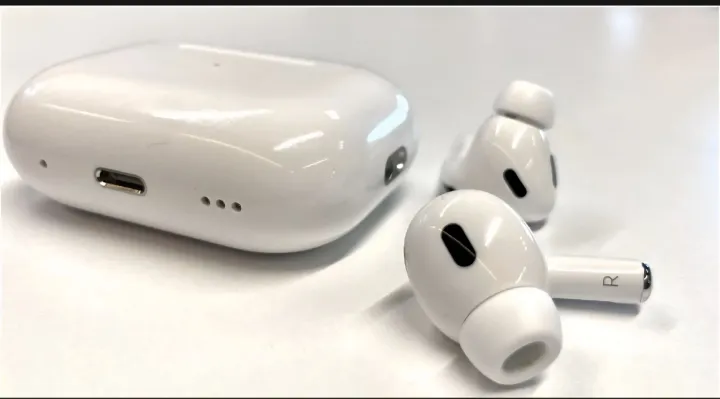 AirPods%20Pro%202nd%20genaration%20Made%20in%20Dubai%20Wireless%20Charging%20Bluetooth%20Earbuds%20-%20Image%204