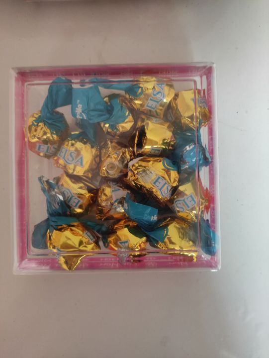 Square%20shape%20Chocolate%20Gift%20Box%20-%20Image%202