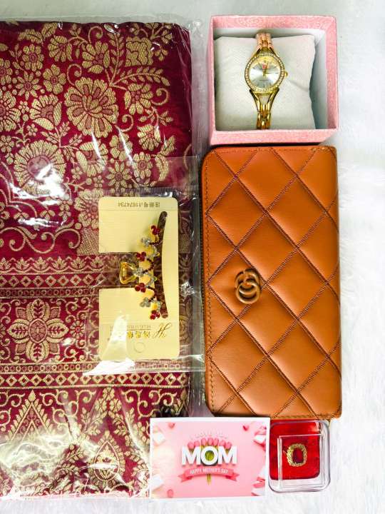 Premium%20surprise%20gift%20hamper%20for%20mother%20in%20this%20mother%E2%80%99s%20day%20-%20Image%203