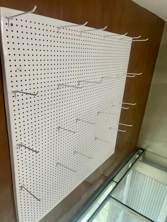 Pegboard%20tool%20hanging%20board%2045"%20x%2045"%20with%2024pcs%20clips%20of%206"%20-%20Image%203