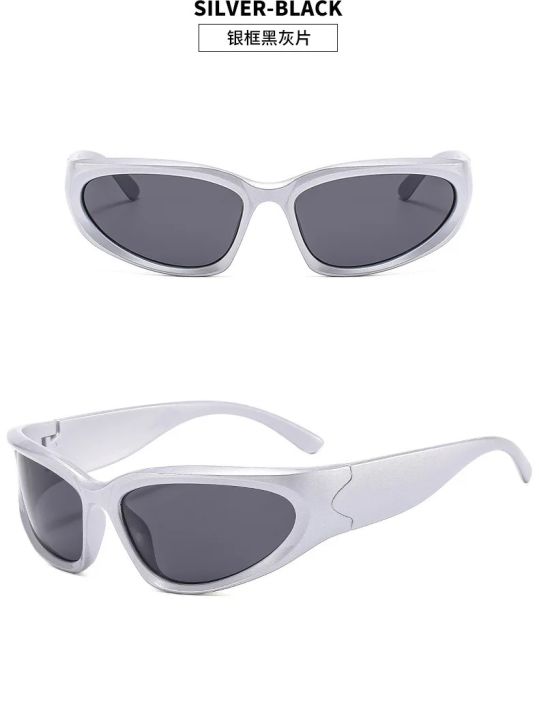 Silver%20Unisex%20Y2K%20Sunglasses%20For%20Men%20And%20Women%20-%20Image%207