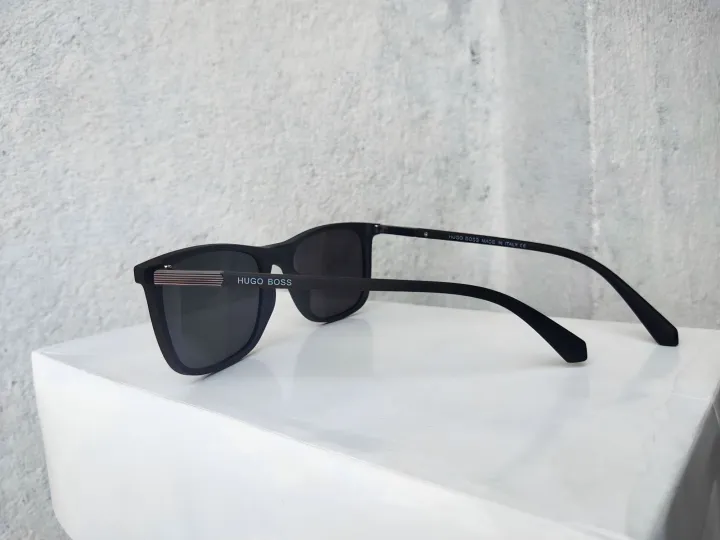 Big%20Bag%20Hugo%20Boss%20Polorized%20Black%20Sunglasses%20For%20Men%20-%20Image%204