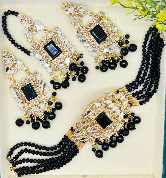 Charming%20Hyderabadi%20Choker%20Patti%20Set%20with%20Big%20Earrings%20&%20Tikka%20for%20Women%20and%20Girls%20%E2%80%93%20New%20Antique%20Design%20-%20Image%206