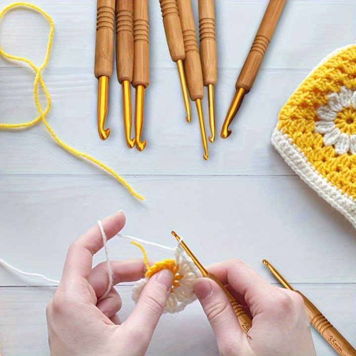 9pcs%20Ergonomic%20Crochet%20Hooks%20Set,%20Comfort%20Grip%20Wooden%20Handles%20-%20Extra%20Light%20Stainless%20Steel%20Knitting%20-%20Image%205